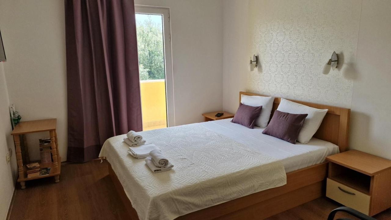 hotel_img