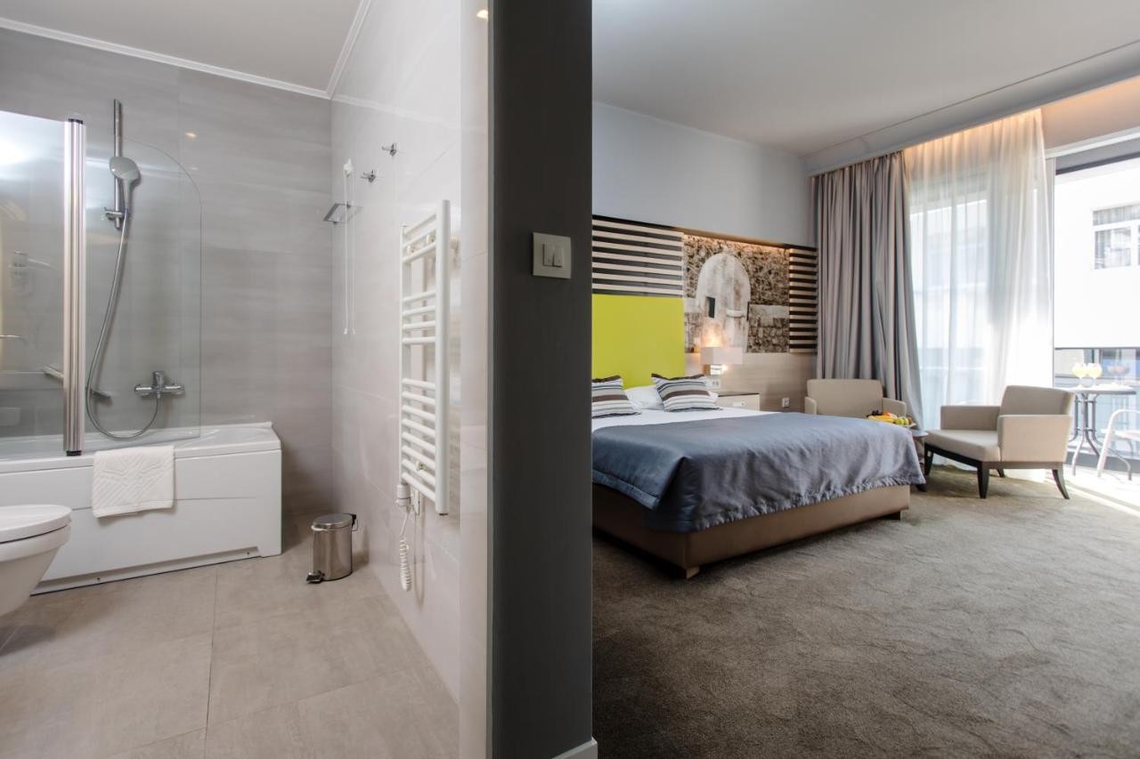 hotel_img