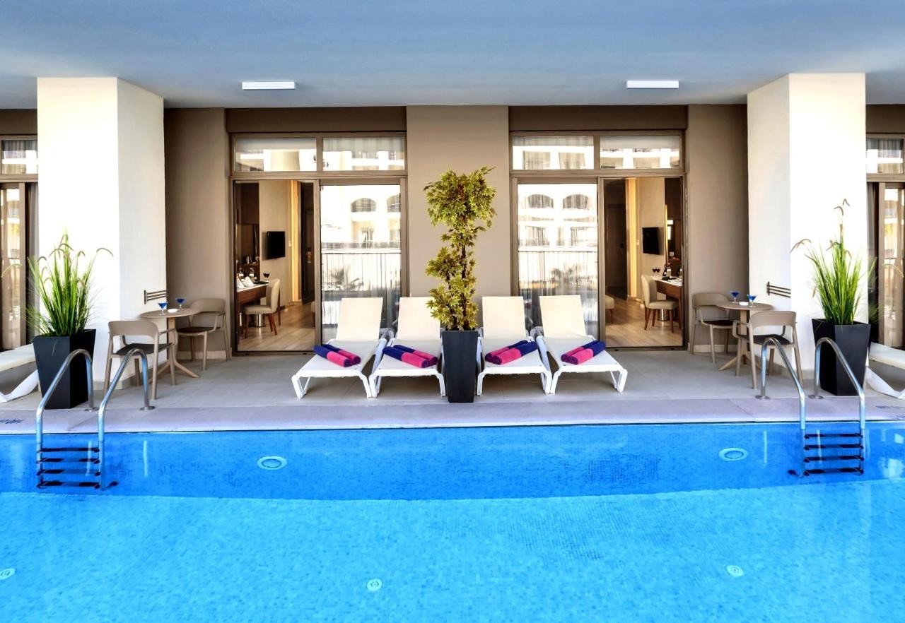 hotel_img