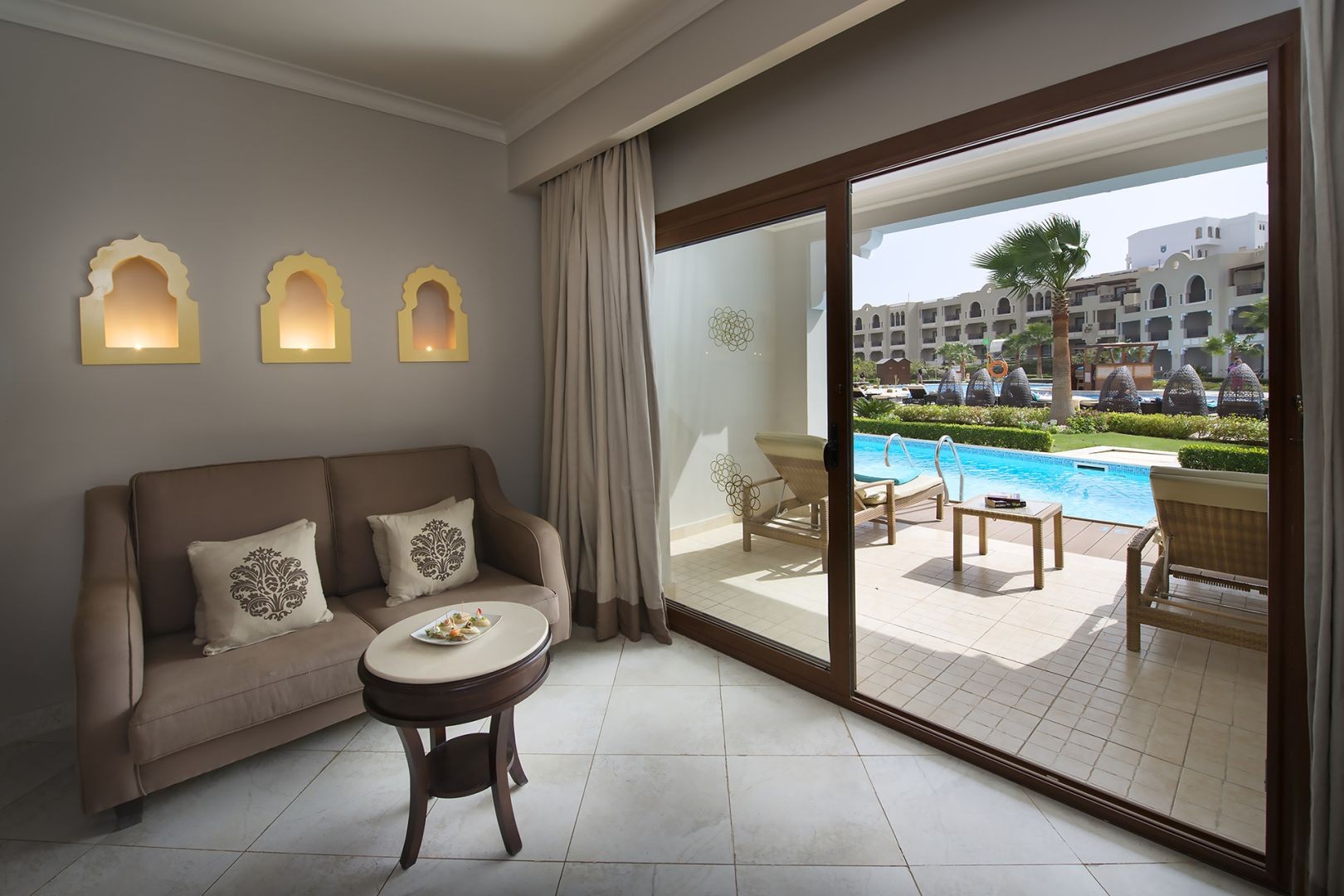 hotel_img