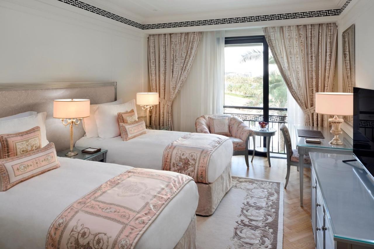 hotel_img