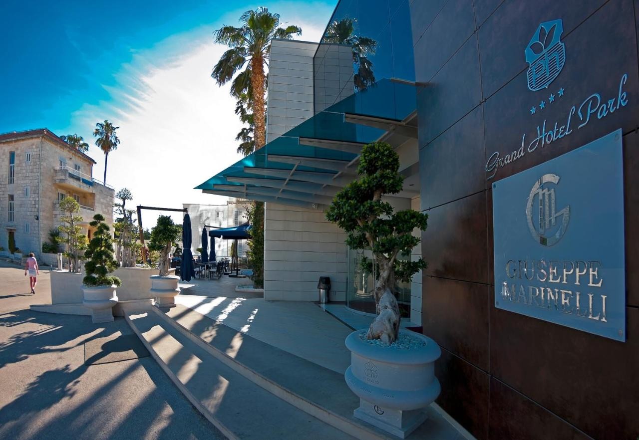 hotel_img