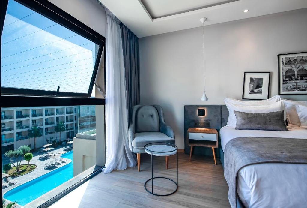 hotel_img