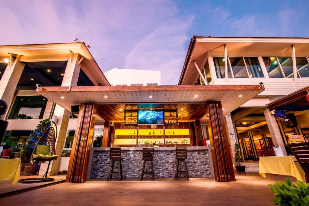 hotel_img
