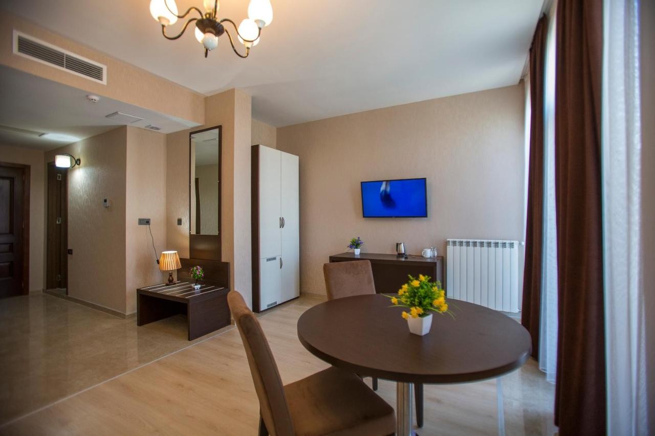 hotel_img