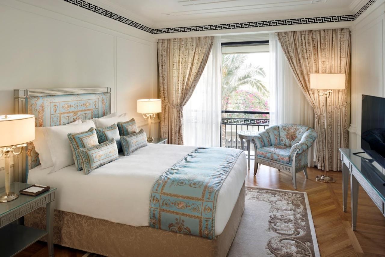 hotel_img