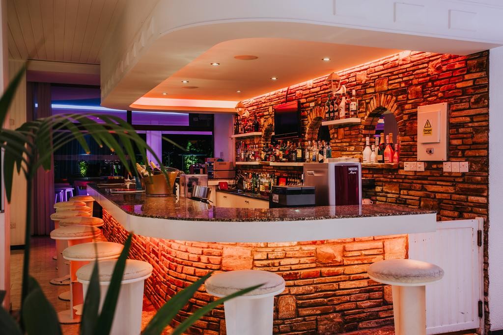 hotel_img