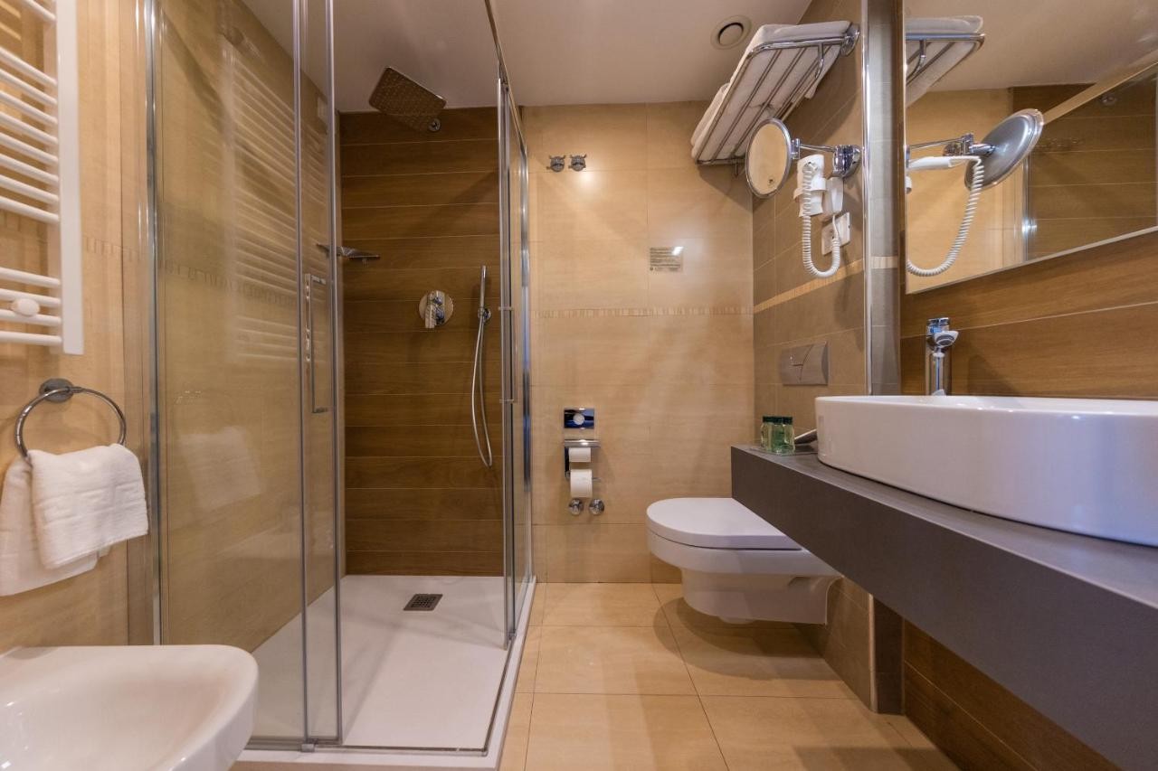 hotel_img