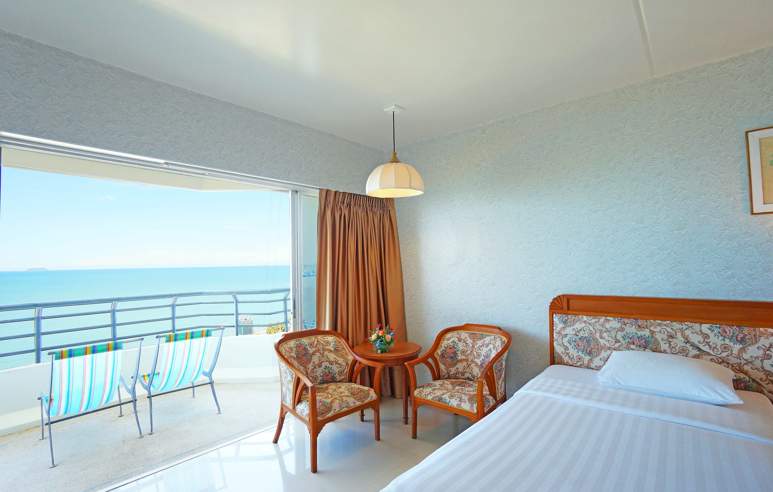 hotel_img