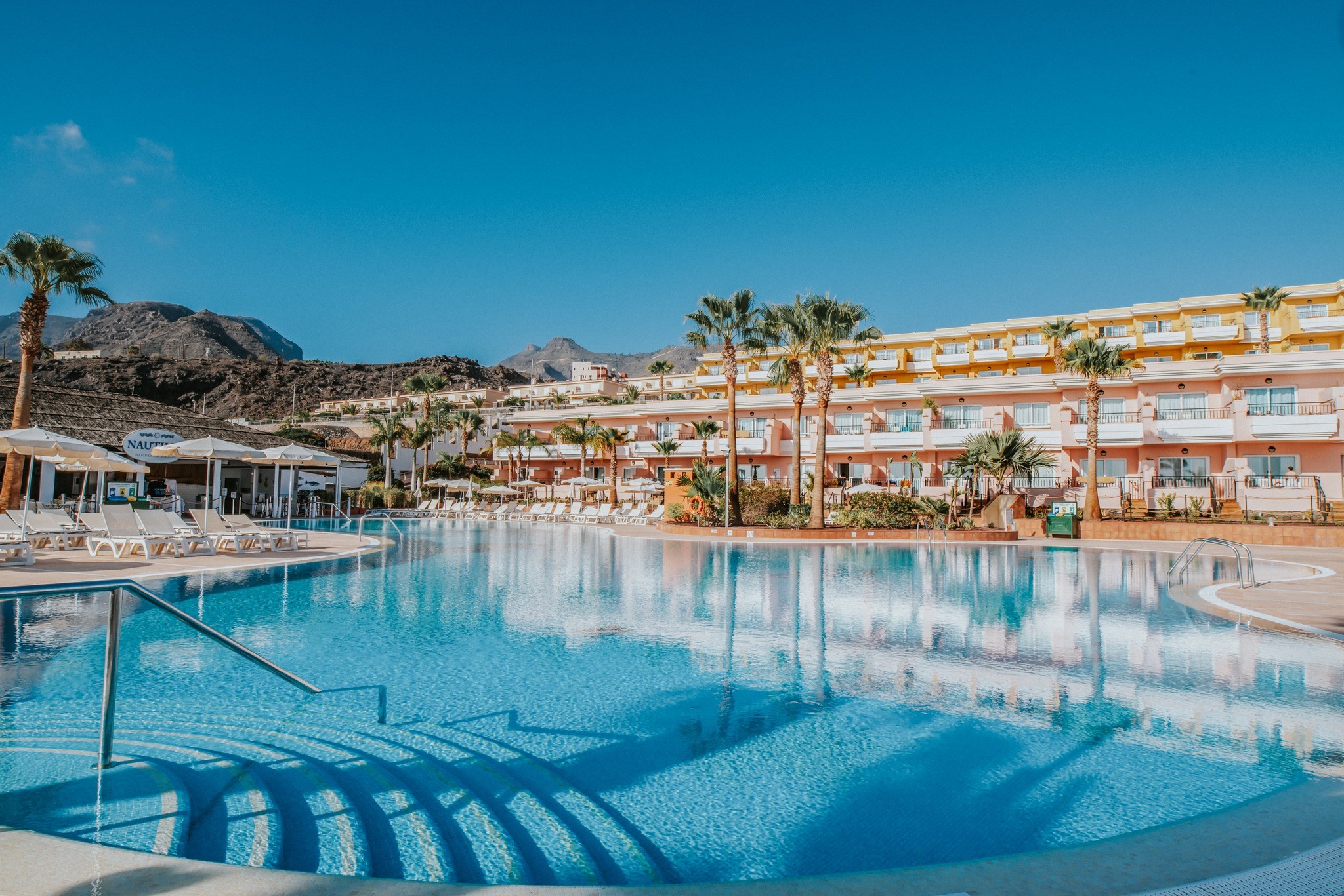 hotel_img