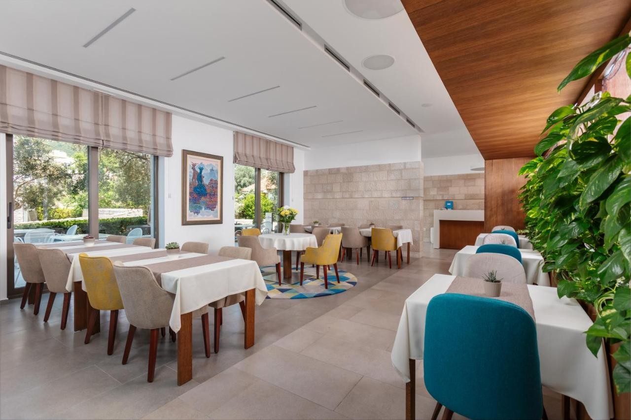hotel_img