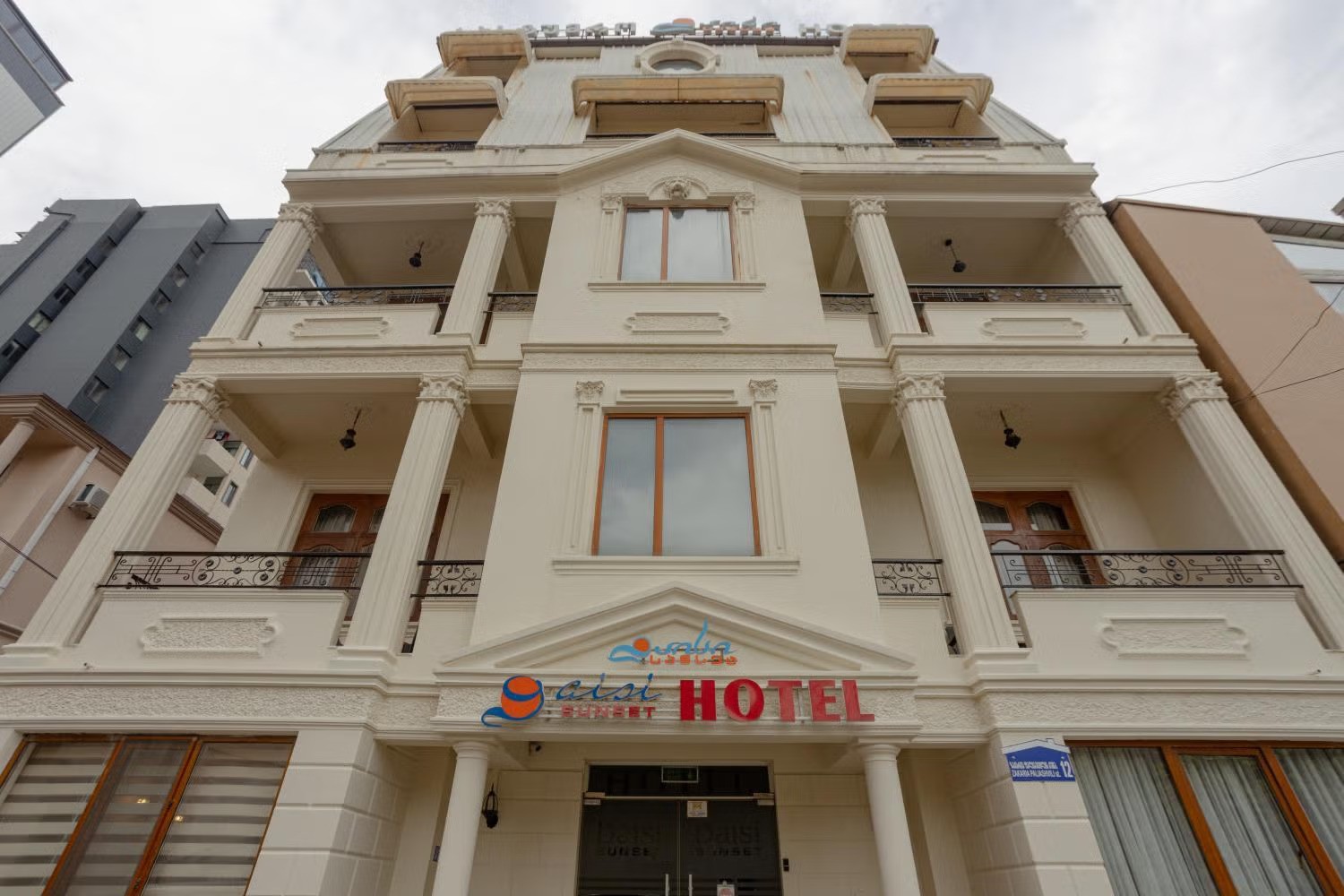 hotel_img