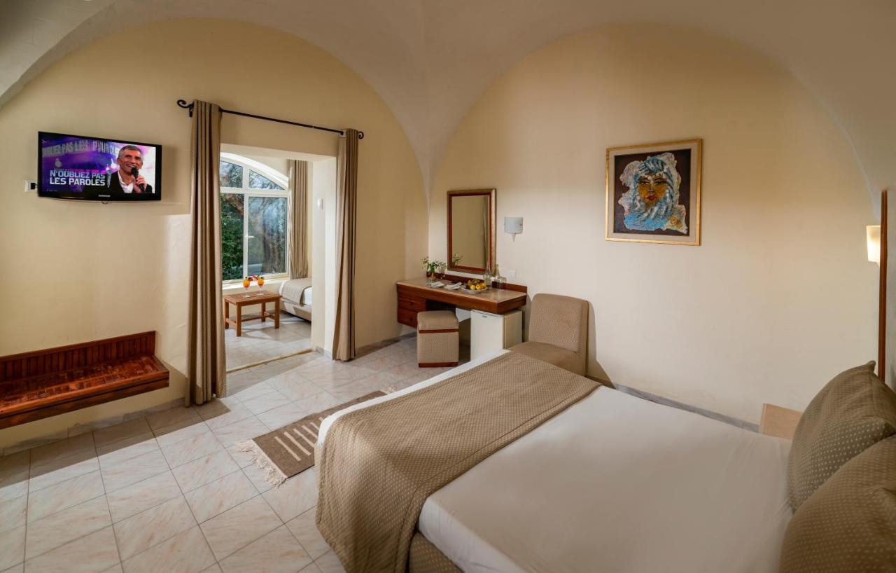 hotel_img
