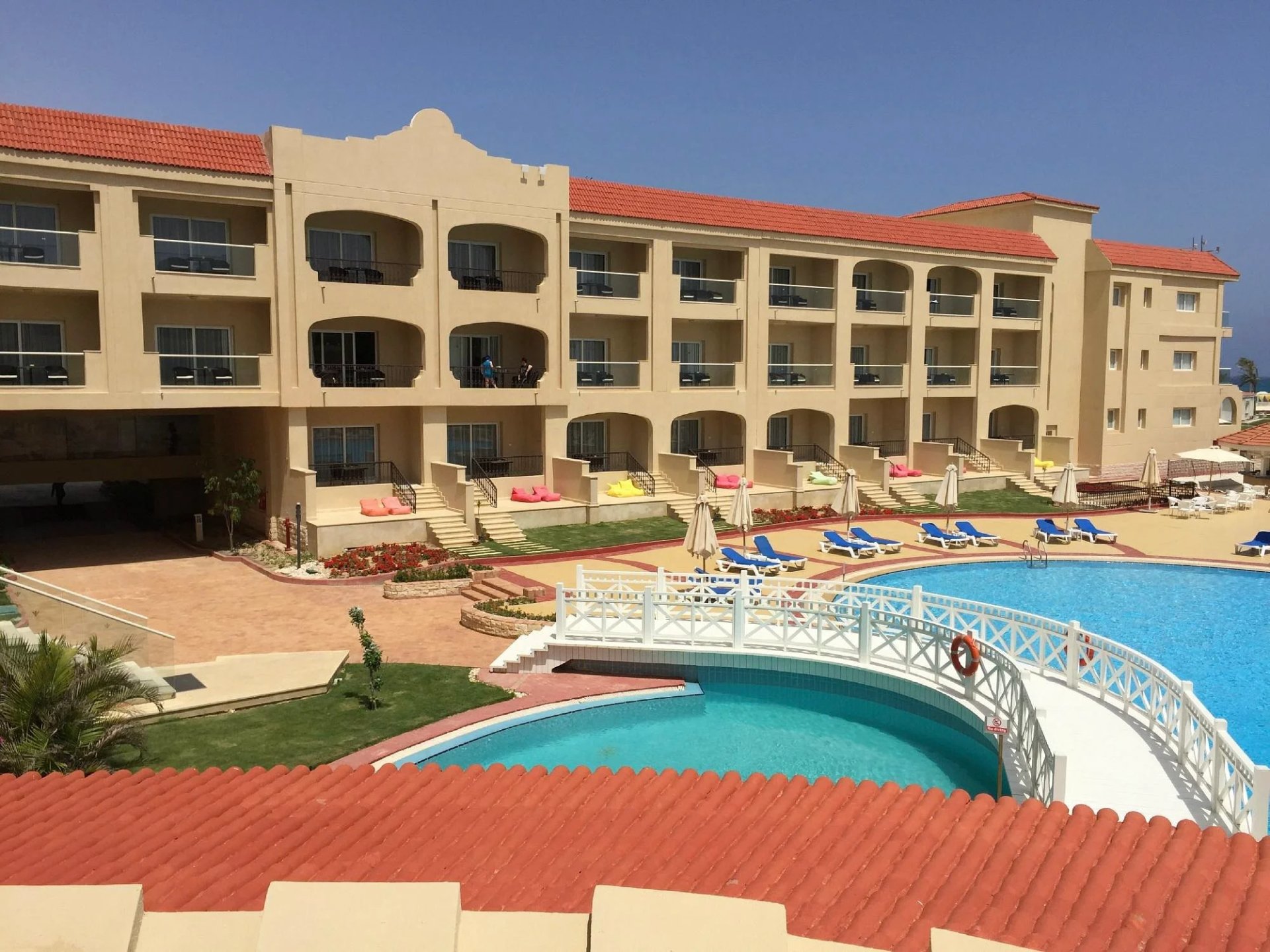 hotel_img