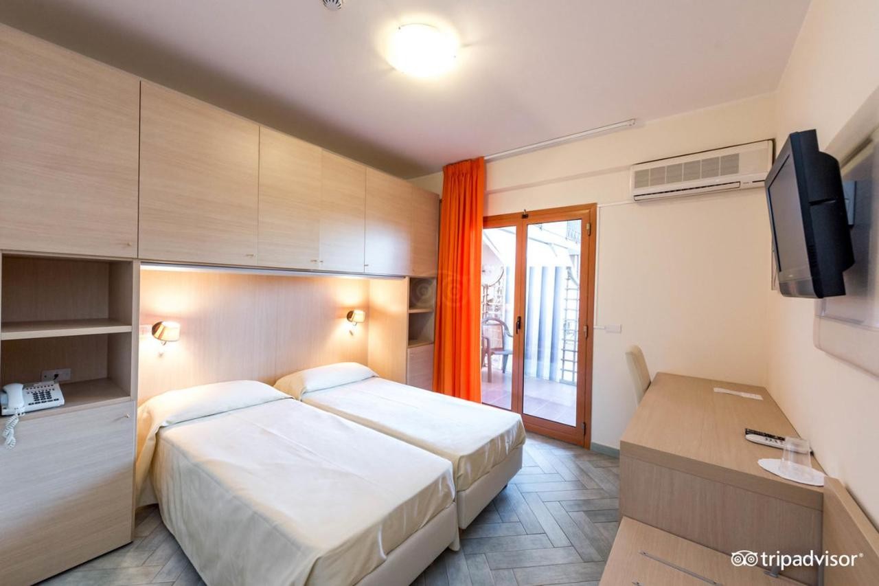 hotel_img