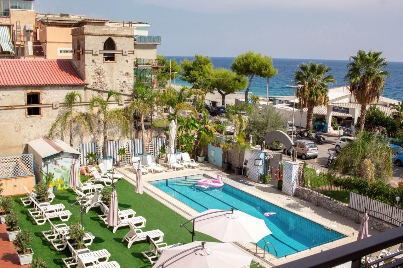 hotel_img