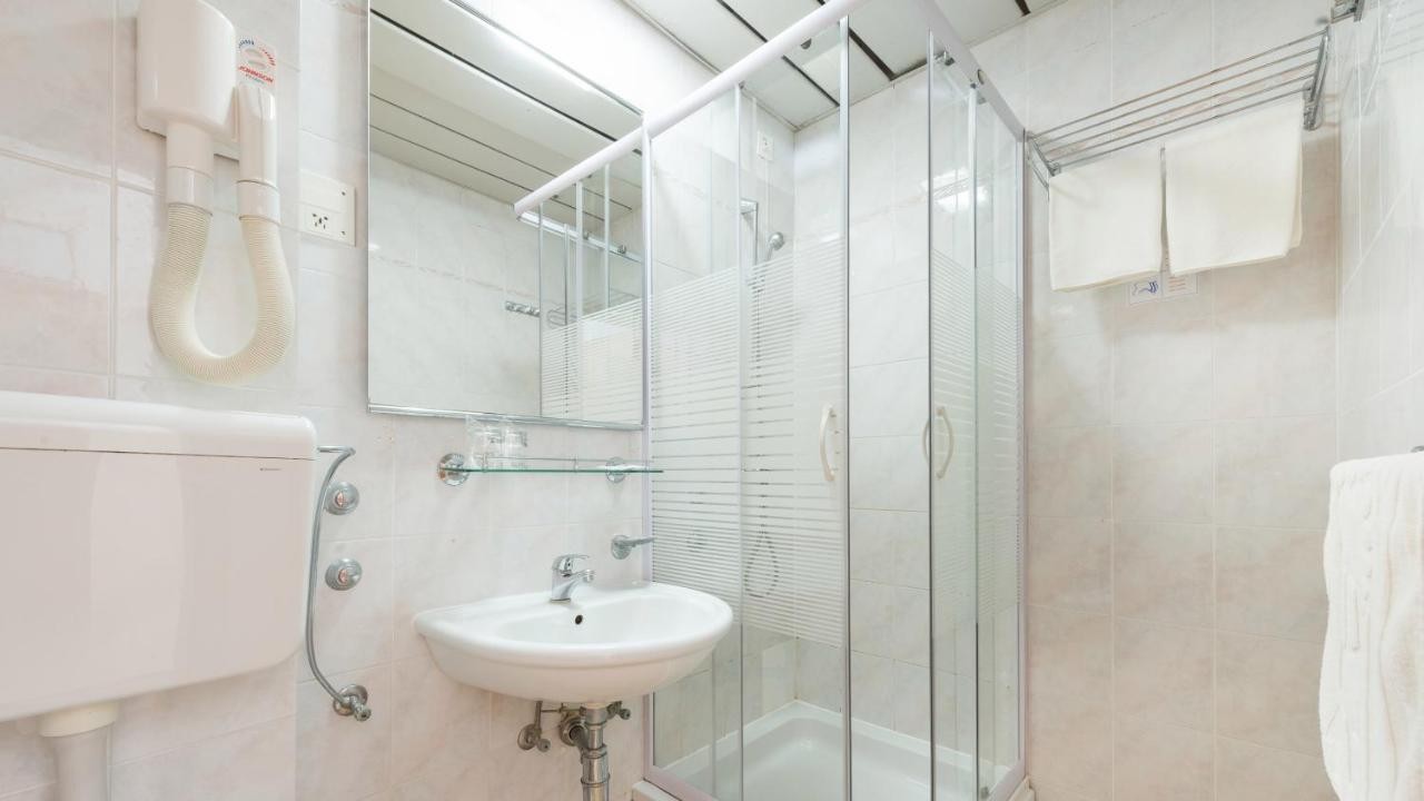 hotel_img