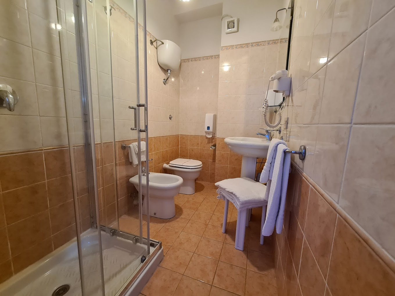 hotel_img