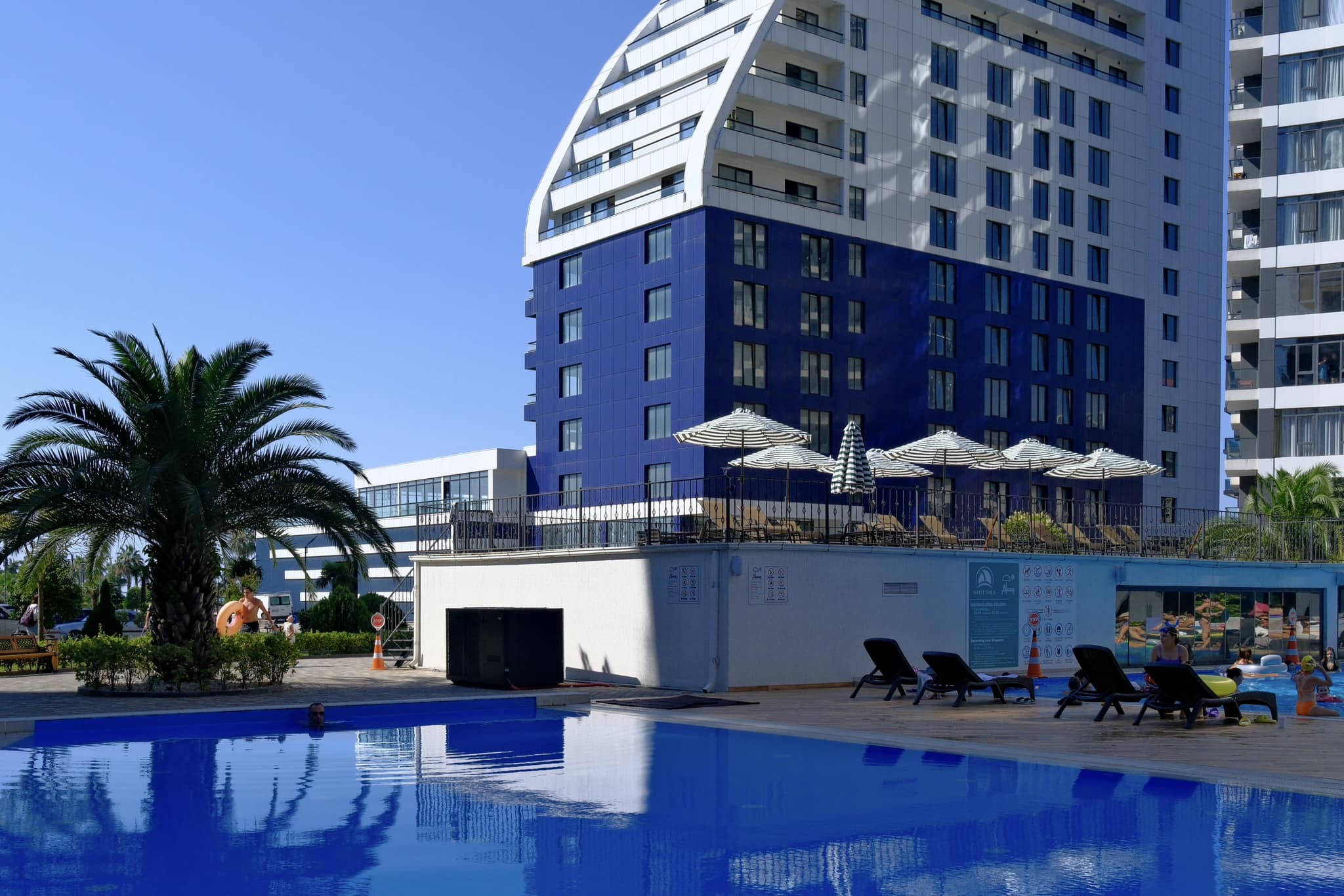 hotel_img