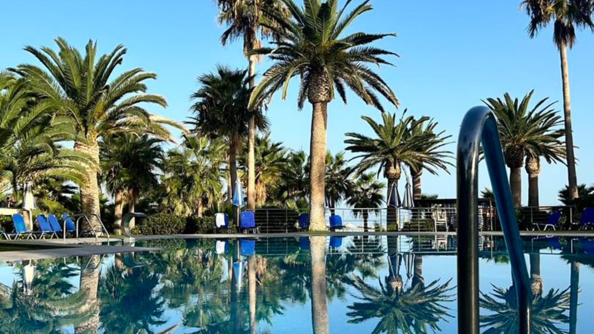                                     Sirens Beach & Village 4*
                                  