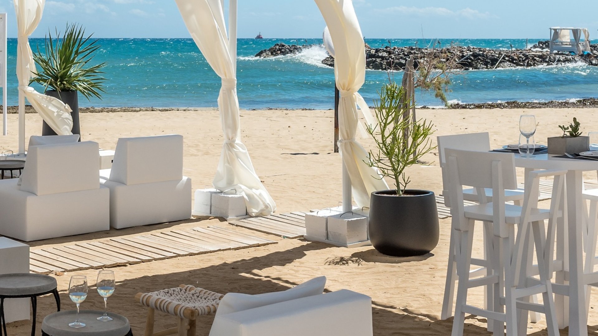                                     Knossos Beach Bungalows & Suites 5*
                                  